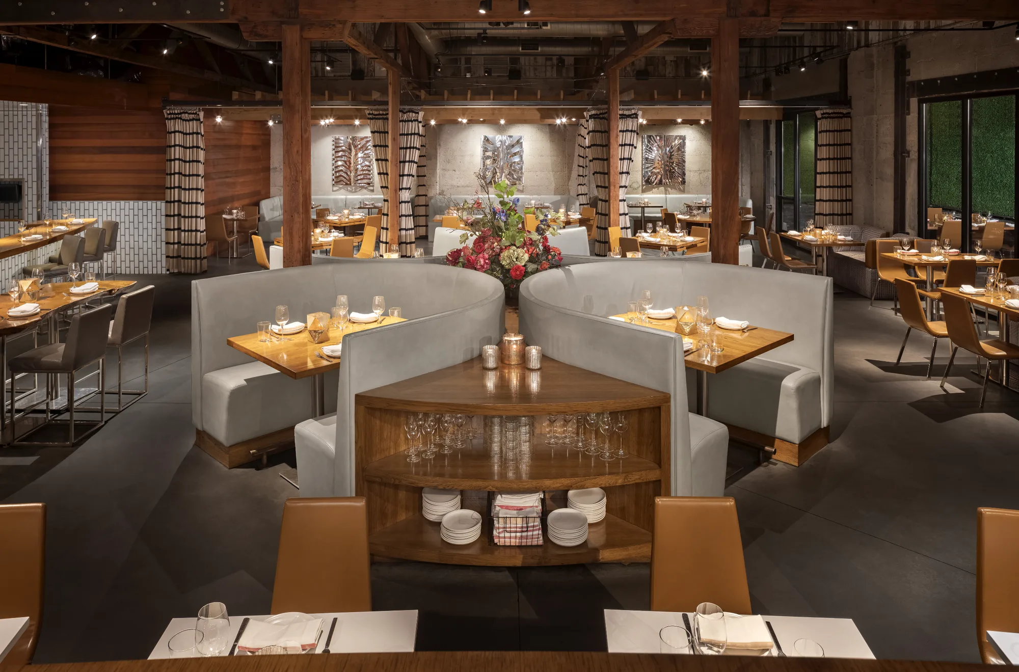 Juniper & Ivy - banquette