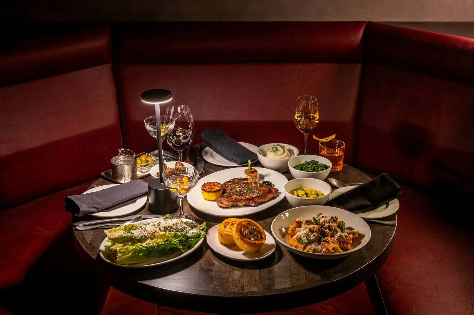 Kali - booth table set