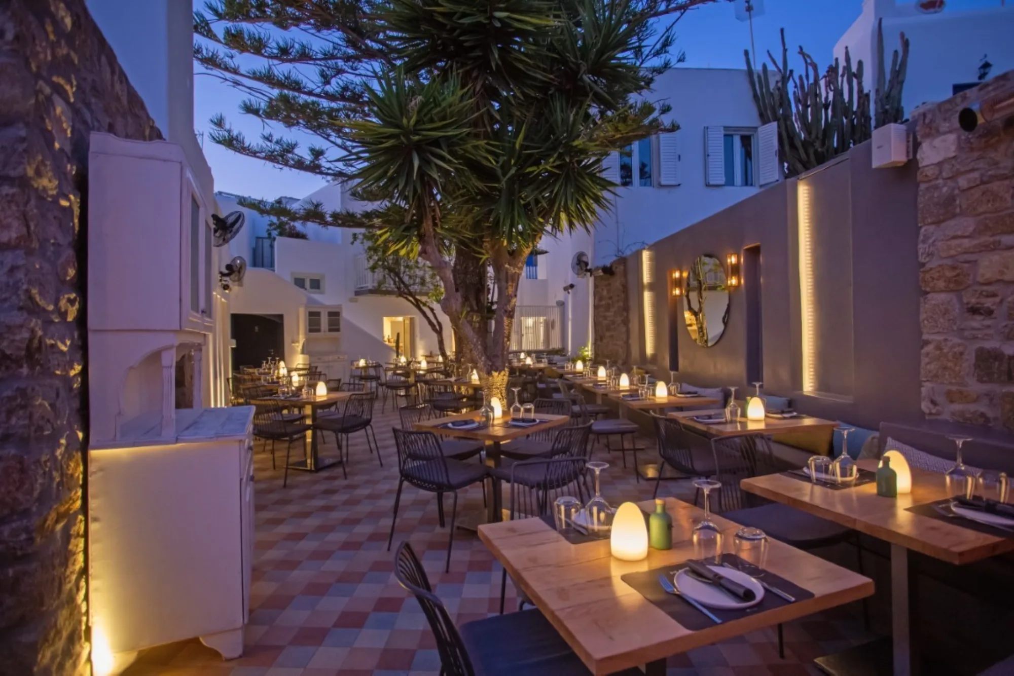 Kalita - street terrace dusk