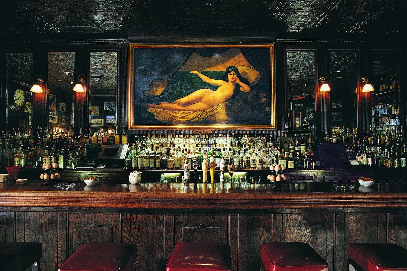 Keens Steakhouse - main bar