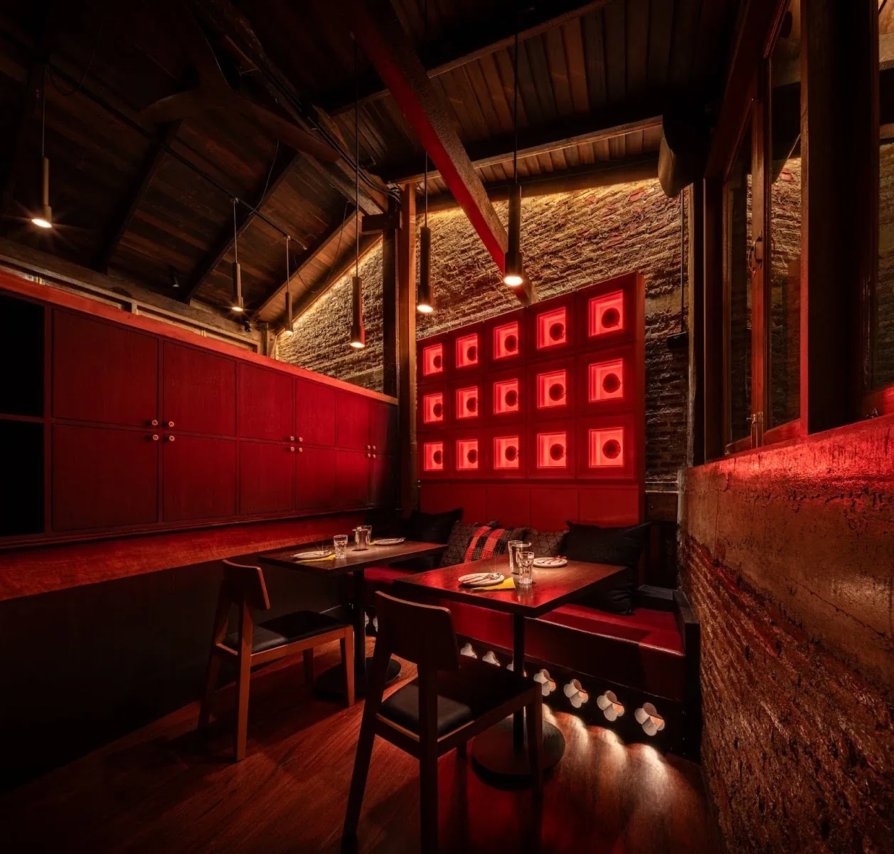 Khao San Sek - add red lacquer grid panel dining nook