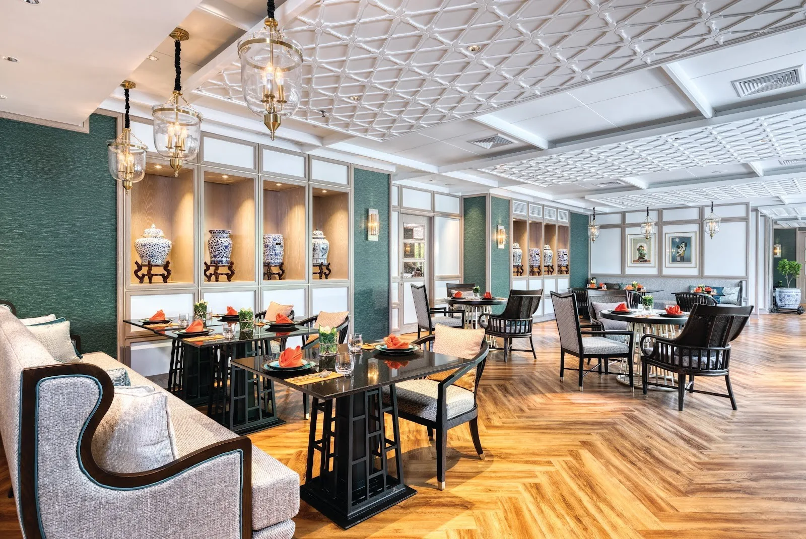 Khum Hom - lounge dining area