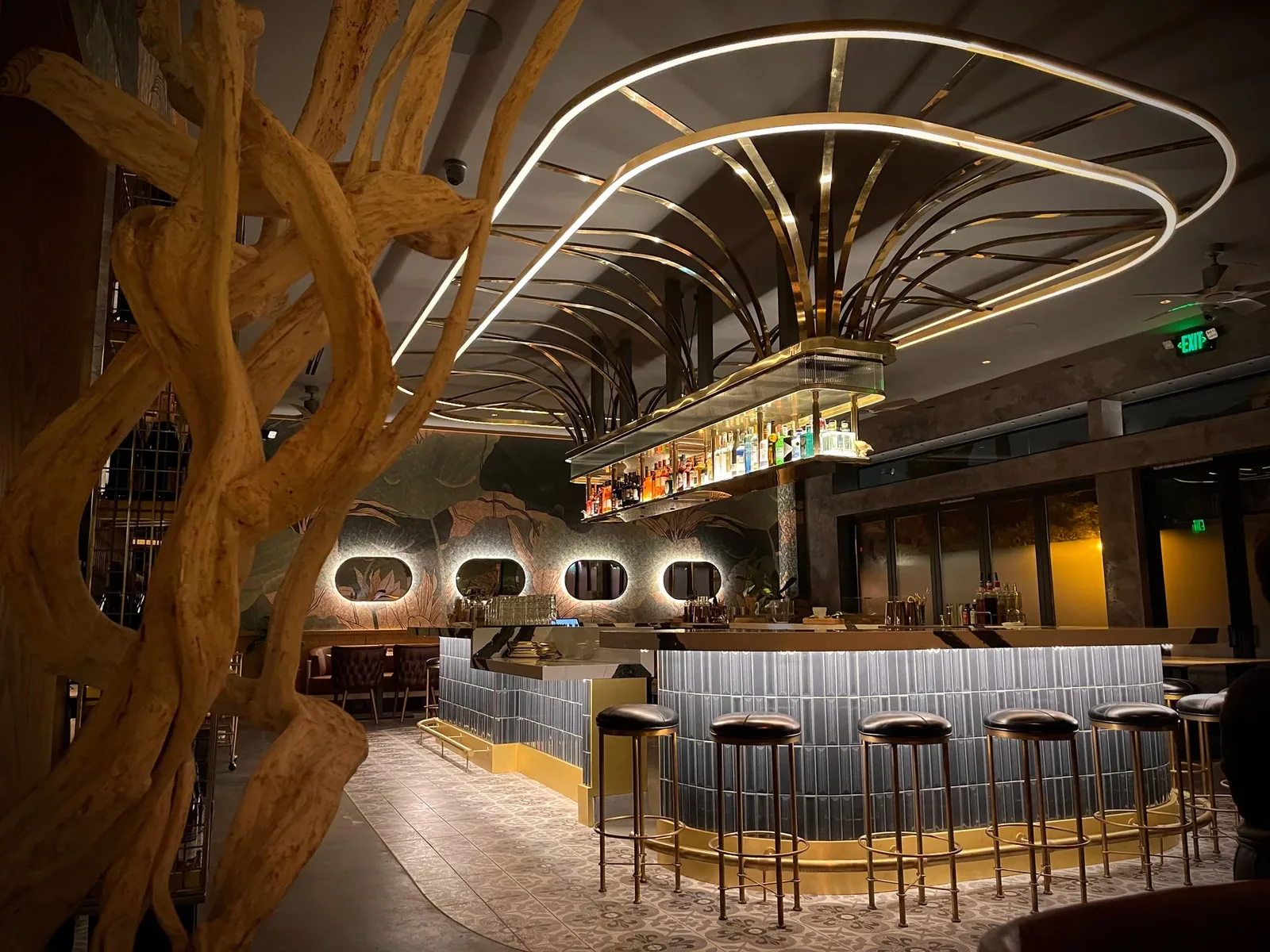 Kingfisher - bar at night
