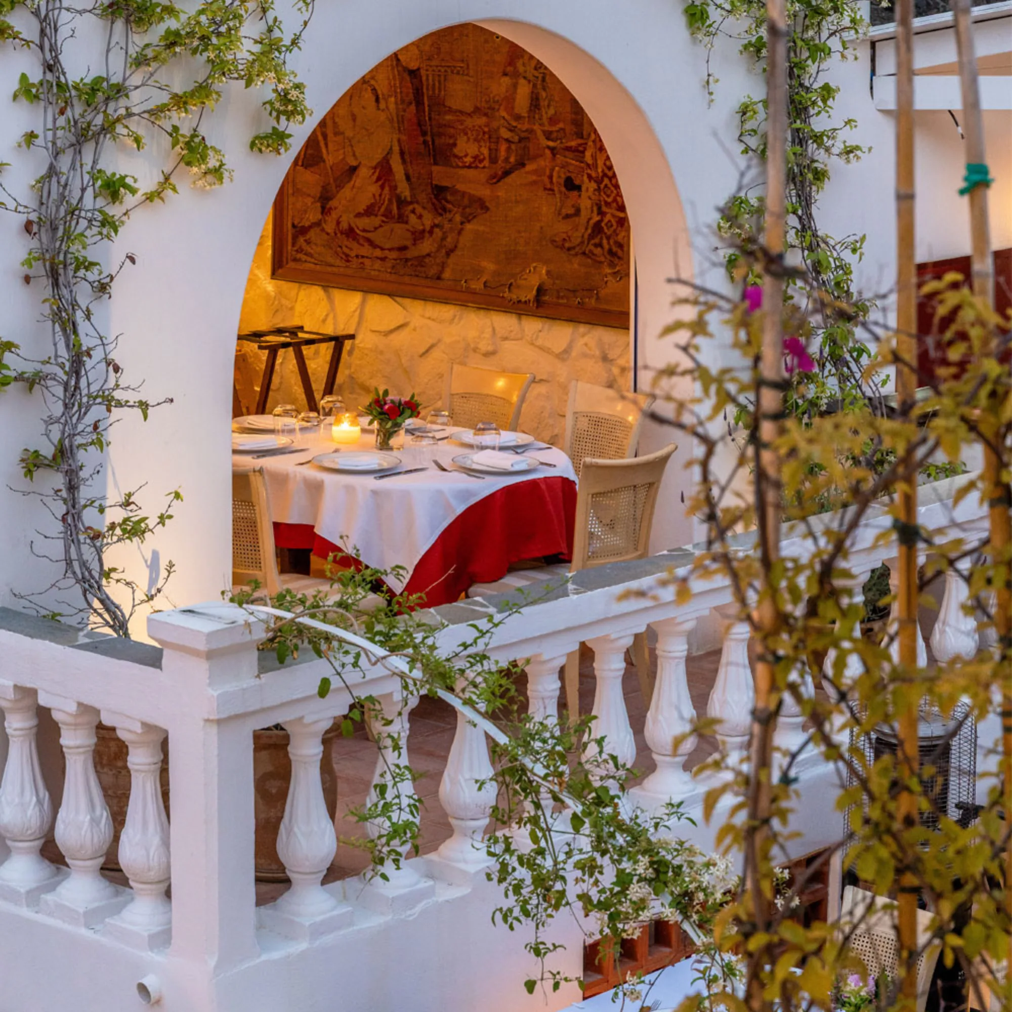 La Maison de Katrin - arched vine nook