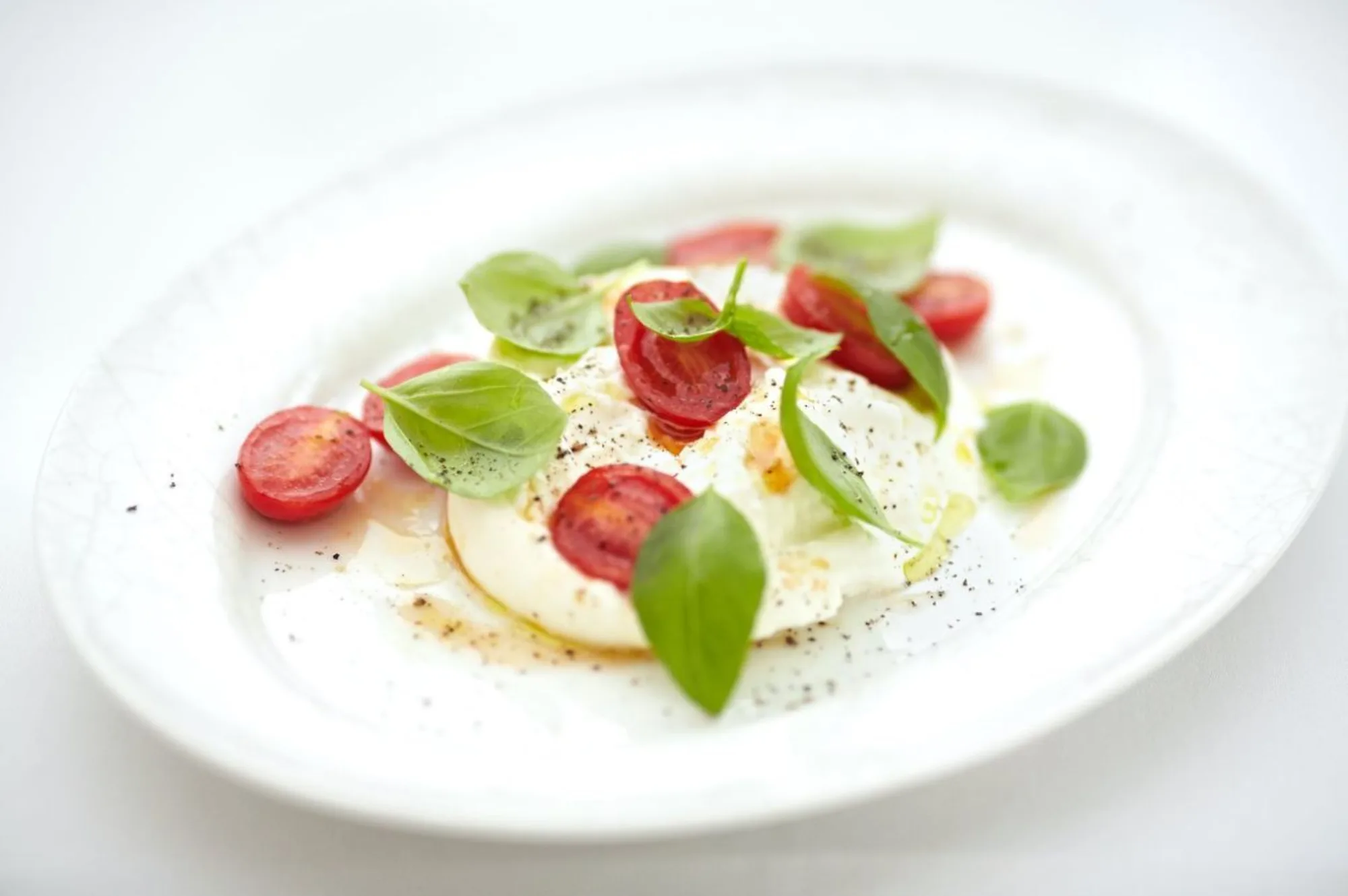 La Petite Maison - burrata caprese