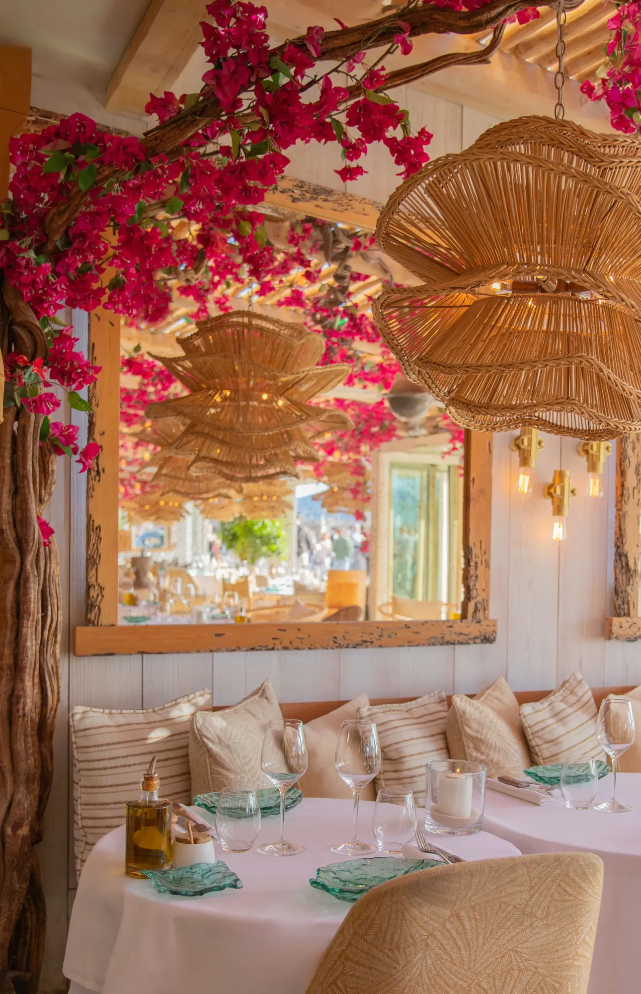 La Petite Plage - dining banquette