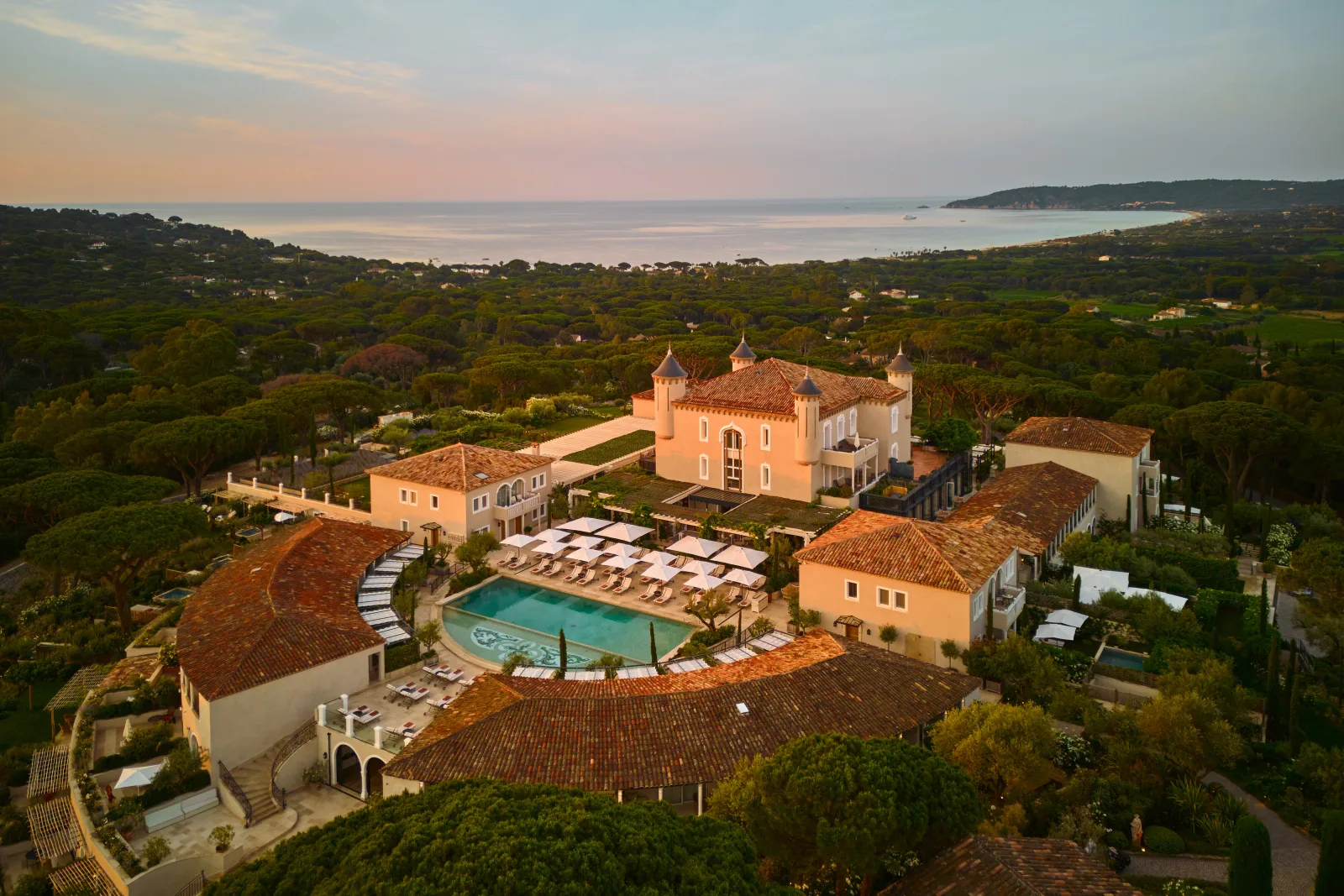 La Table de la Messardiere - chateau pampelonne bay aerial
