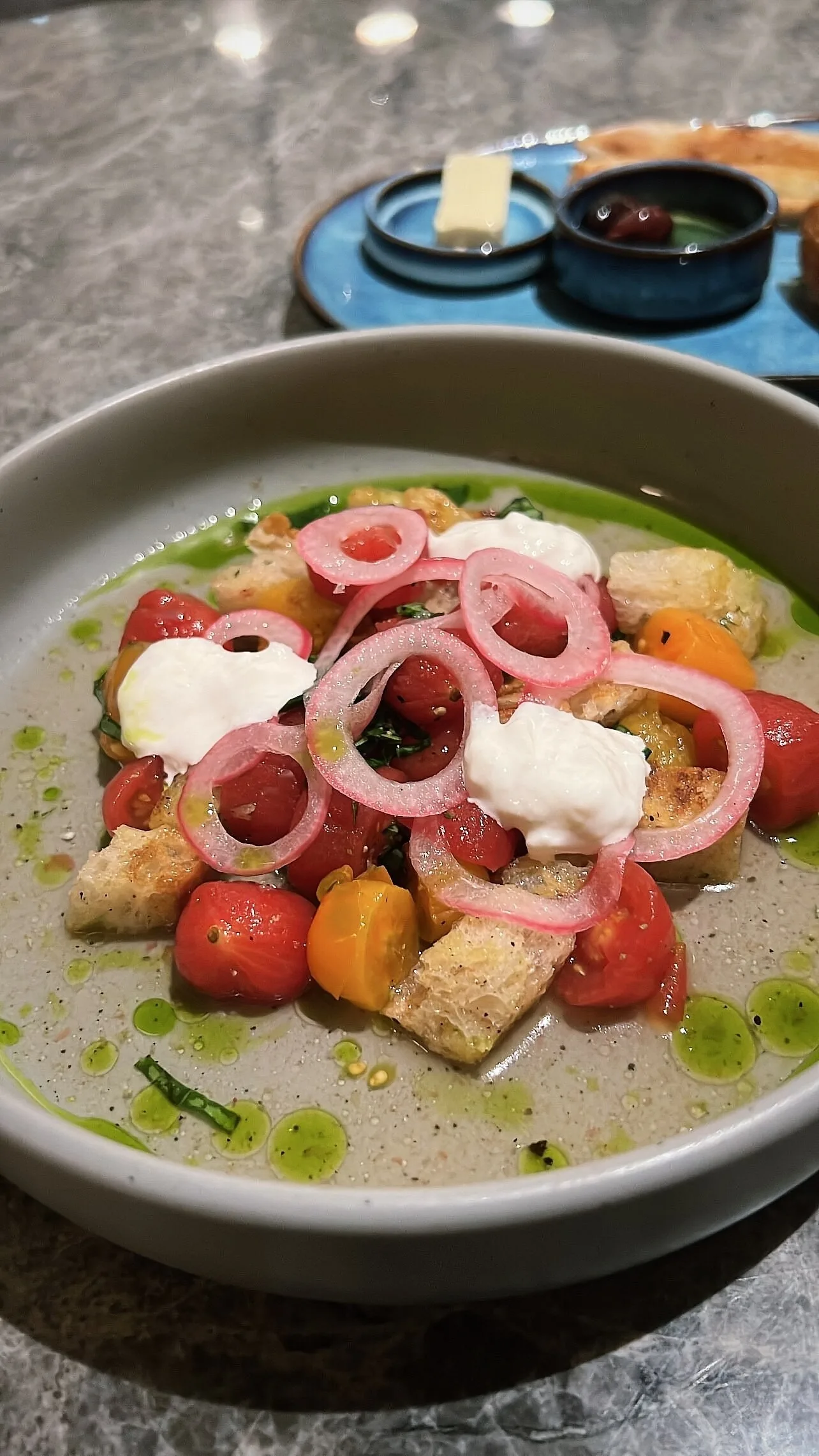 La Tavola - burrata panzanella