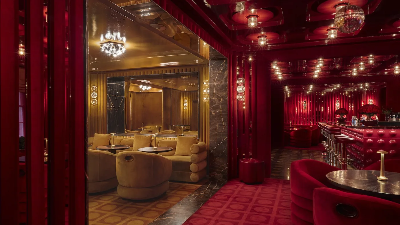 Langan's Brasserie - mural room bar lounge
