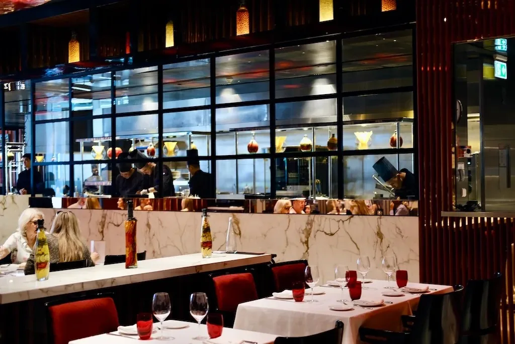 L'Atelier de Joel Robuchon Dubai, restaurants in Dubai 2