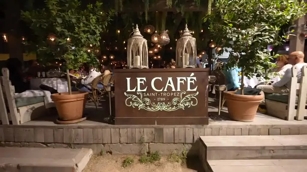 Le Cafe - french restaurant