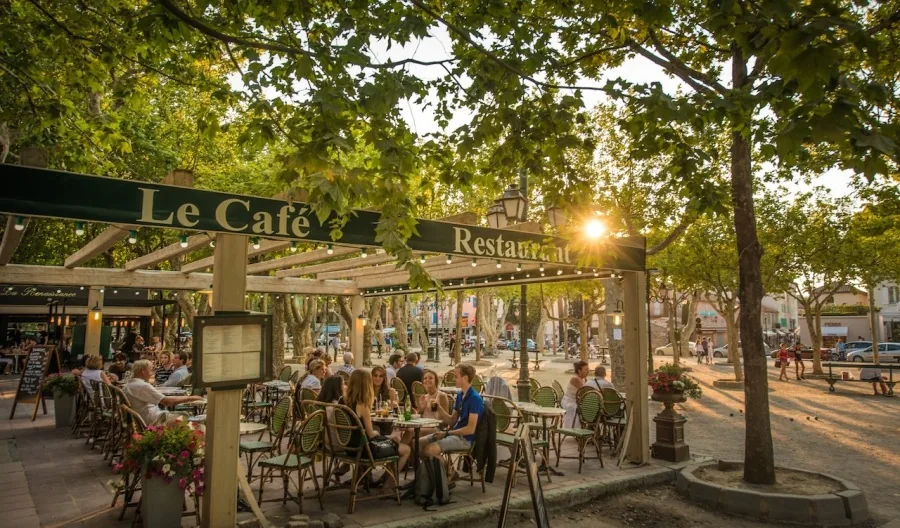 Le Cafe - french restaurant 2