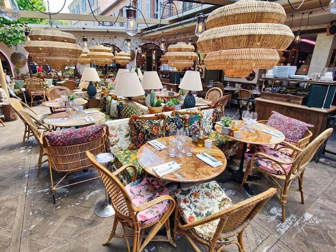 Le Cafe - french restaurant 3