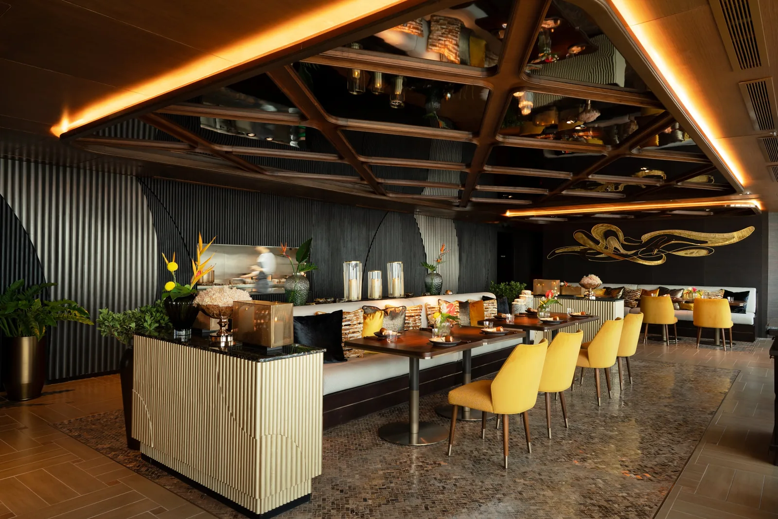 Le Du Kaan - dining room detail