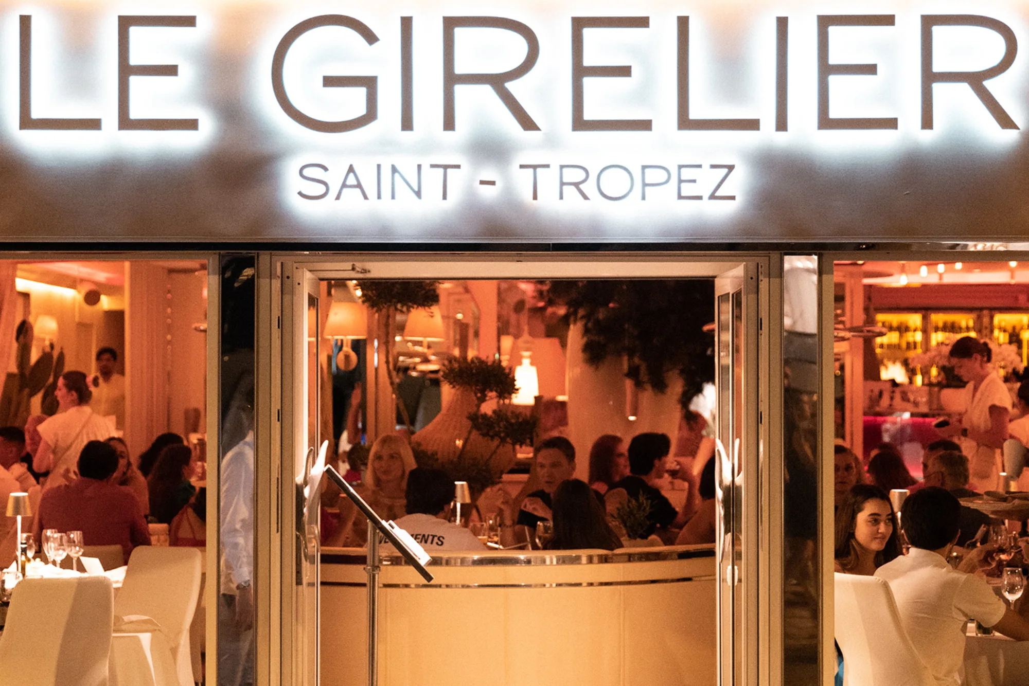 Le Girelier - evening signage entrance