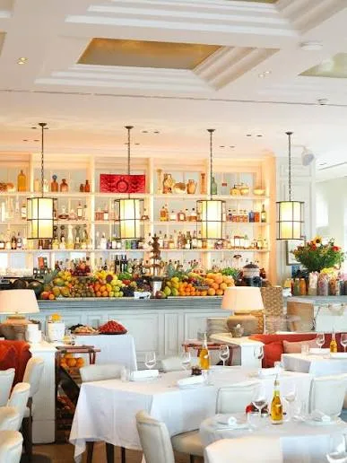 La Petite Maison - fruit display bar