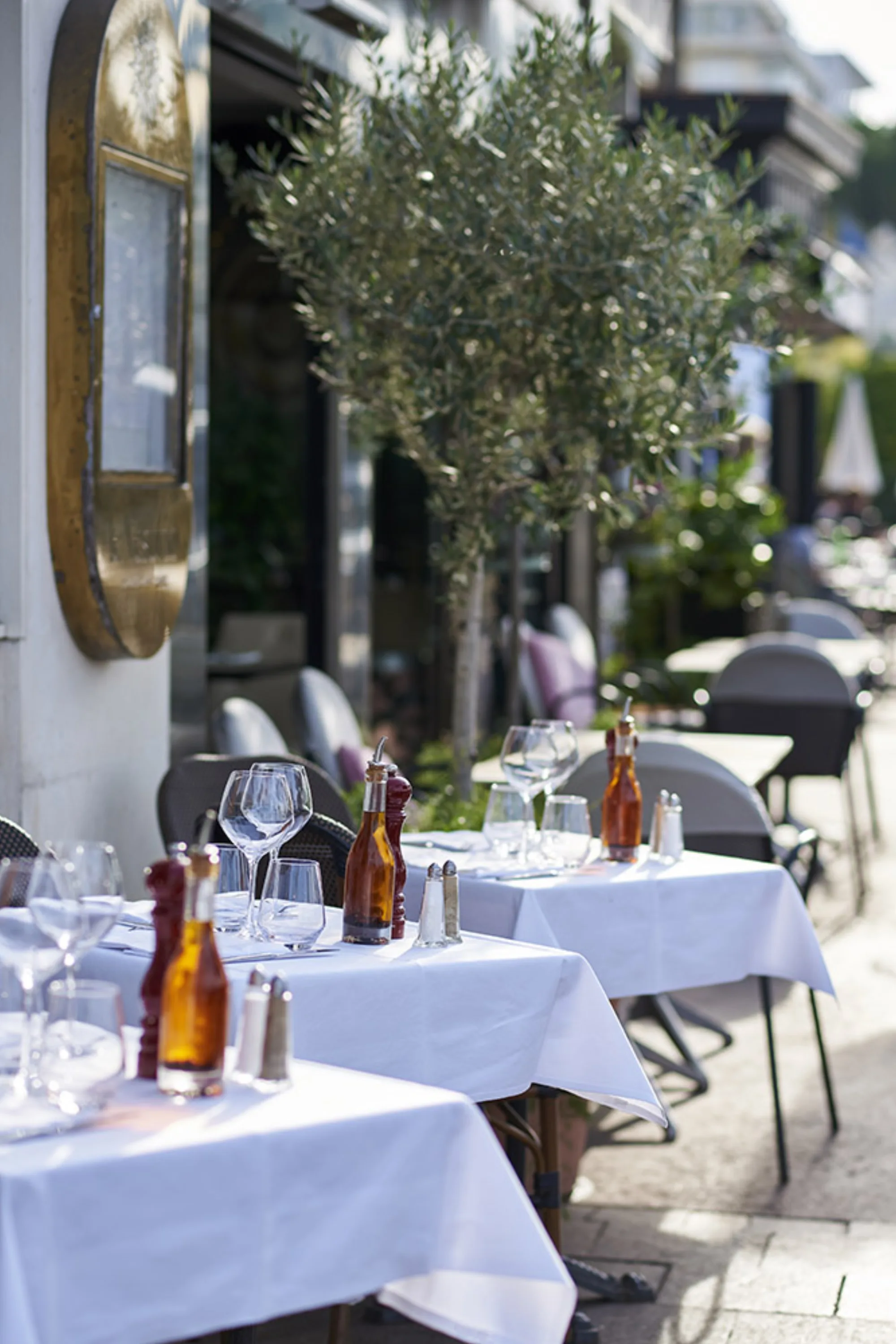 Le Vesuvio - terrace tables