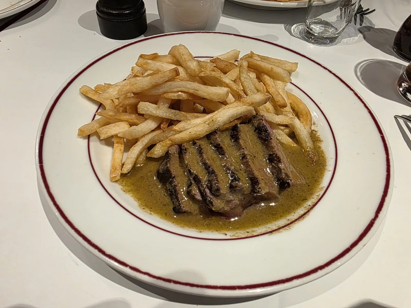 L'Entrecote Polanco - the house steak frites with green sauce
