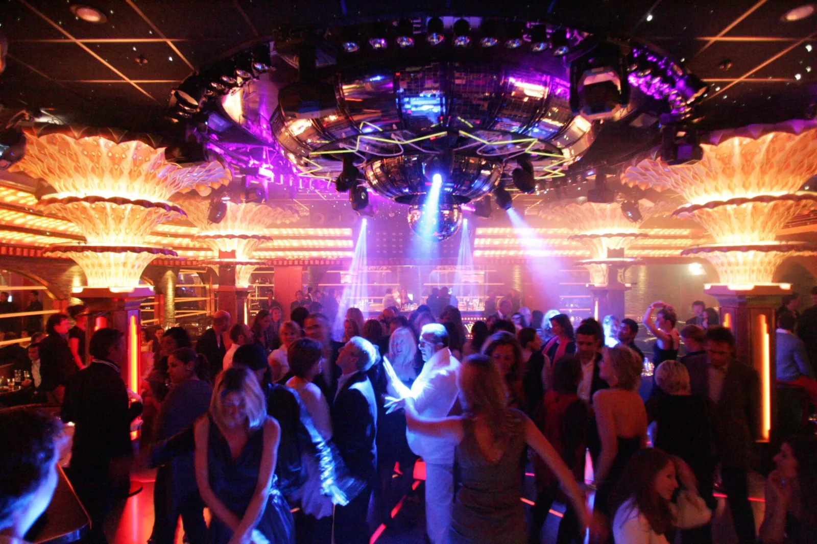 Les Caves Du Roy - night club 3