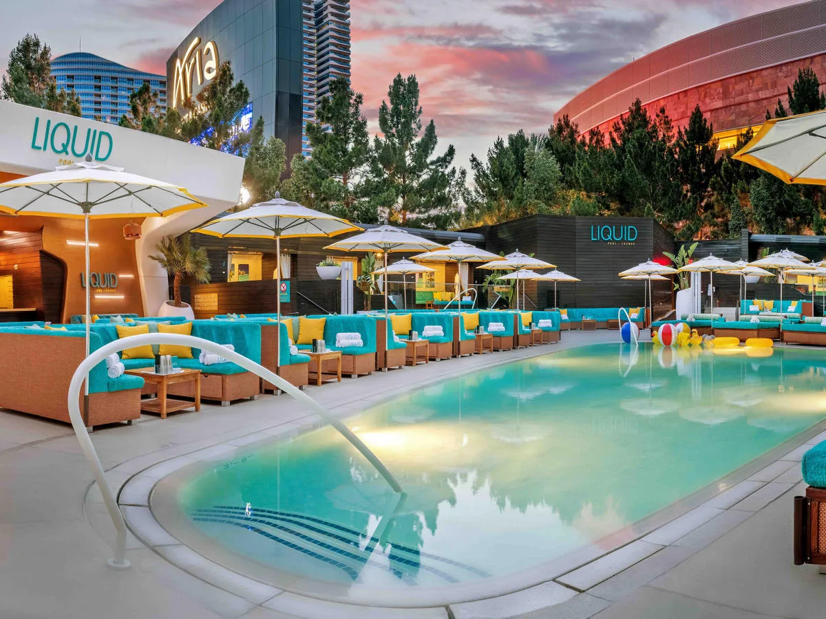 Liquid Pool Lounge at Aria - lounge bar