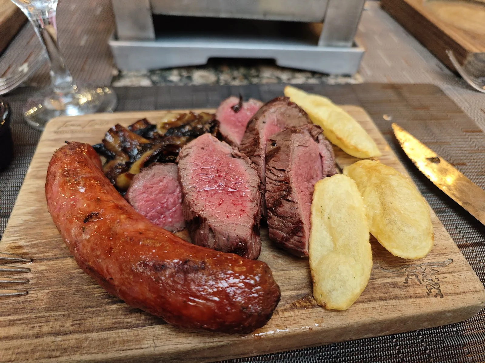 Loma Linda - Reforma - dish steak chorizo board