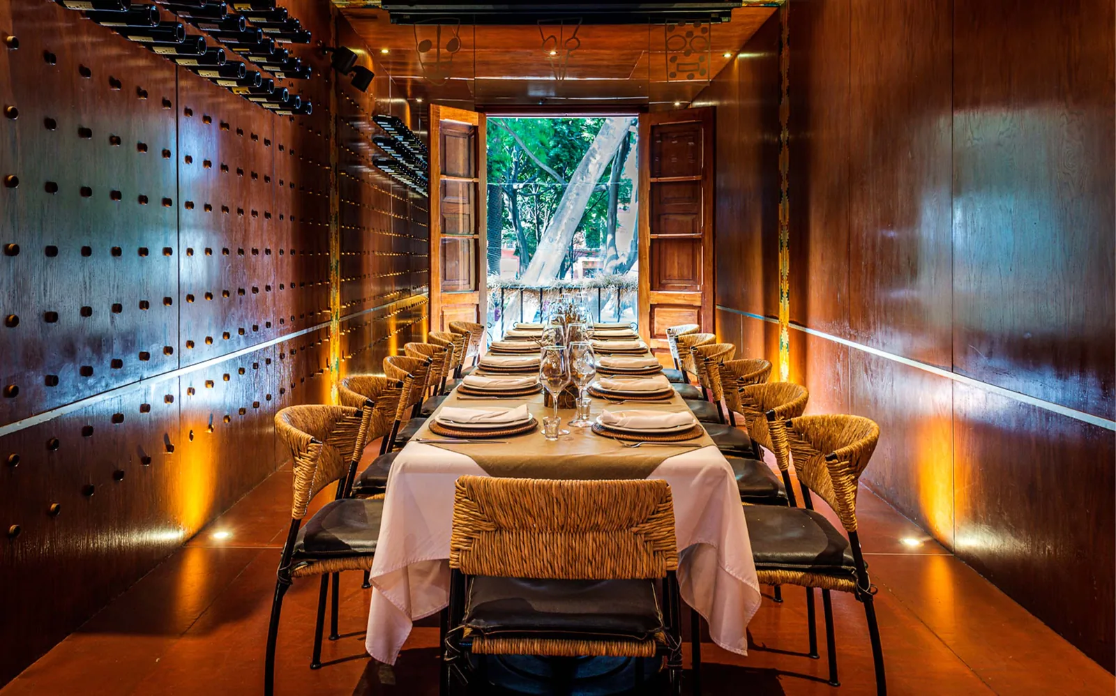Los Danzantes Coyoacan - dining room long table