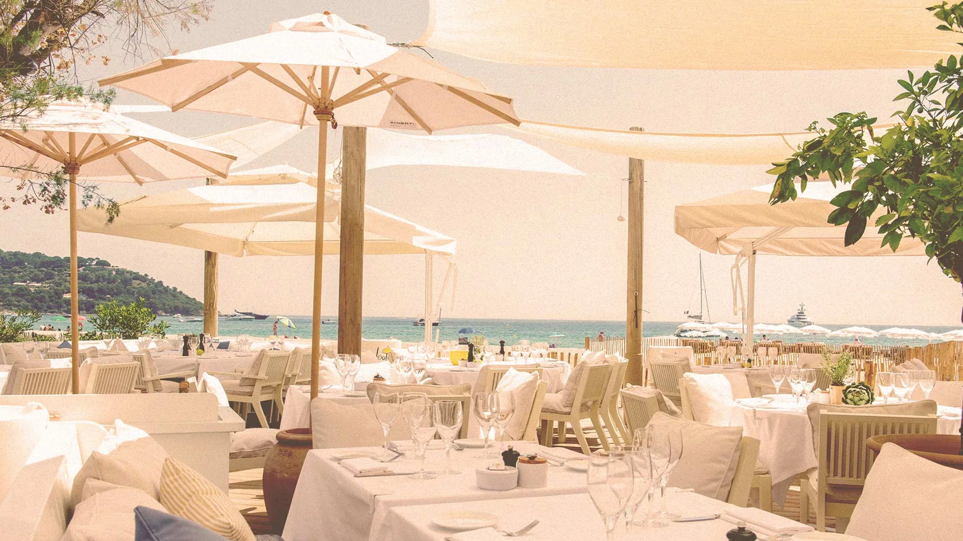 Loulou - dayclub in Saint-Tropez