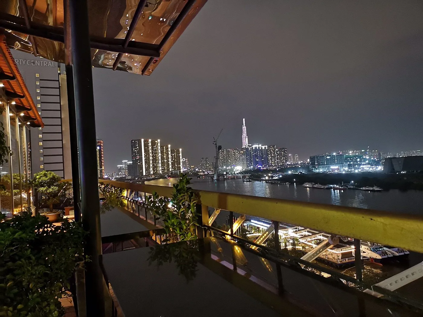 M Bar - saigon 5