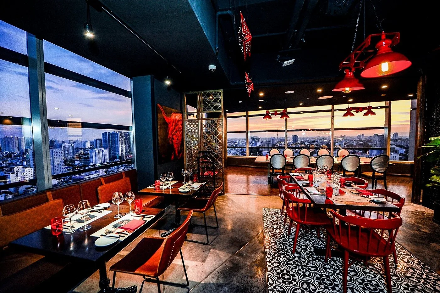 Mad Cow Wine and Grill, restaurants in Saigon 2