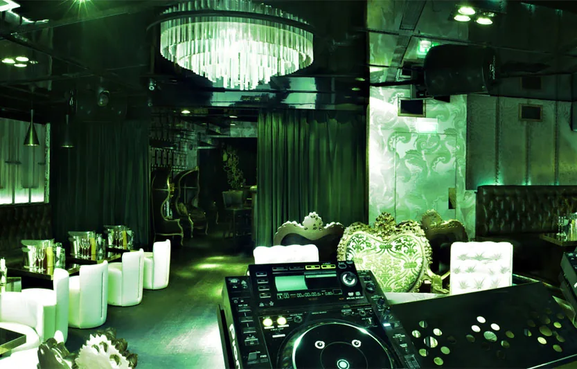 Maddox - green room dj booth