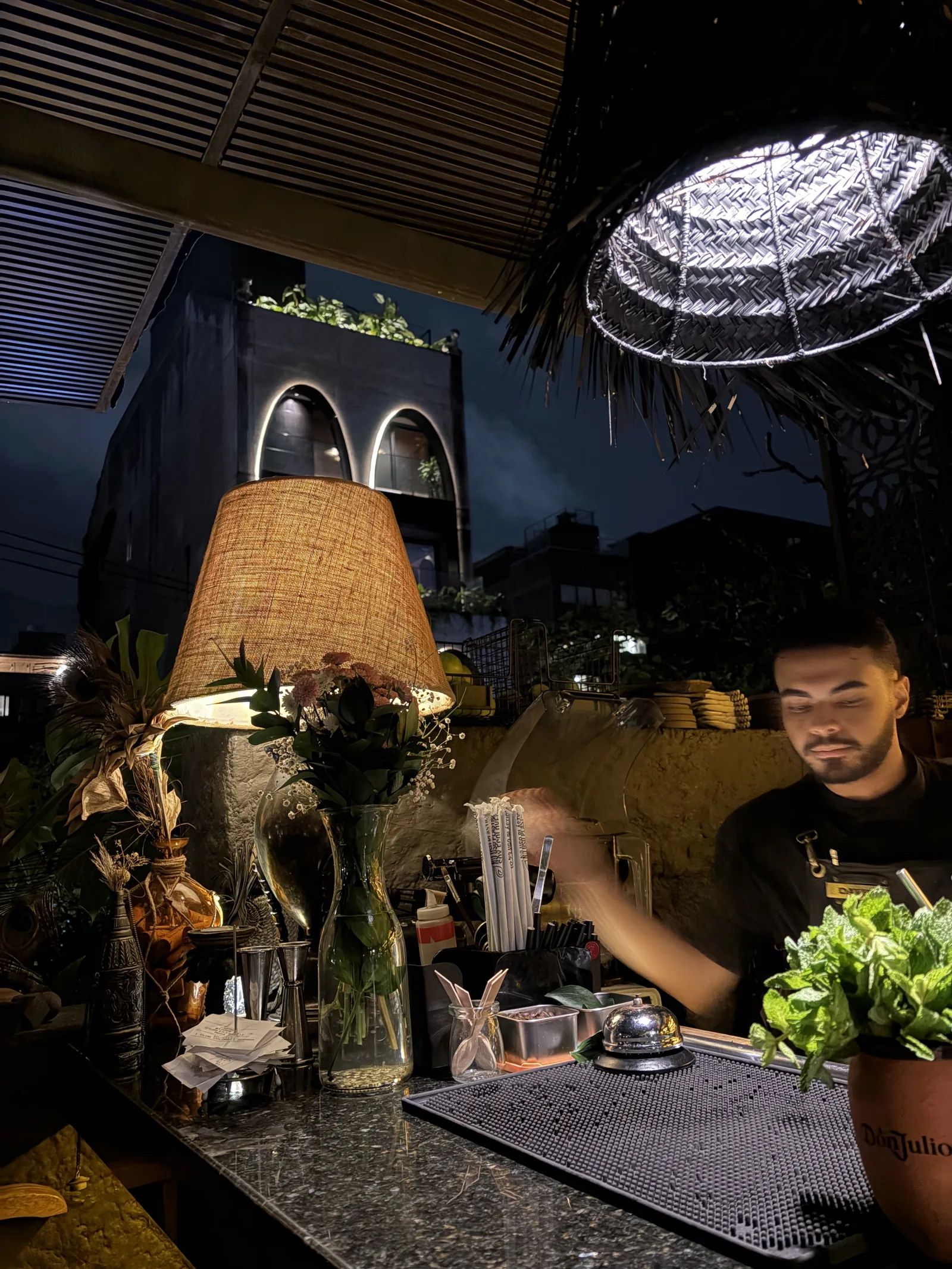 Mamba Negra - bartender at work