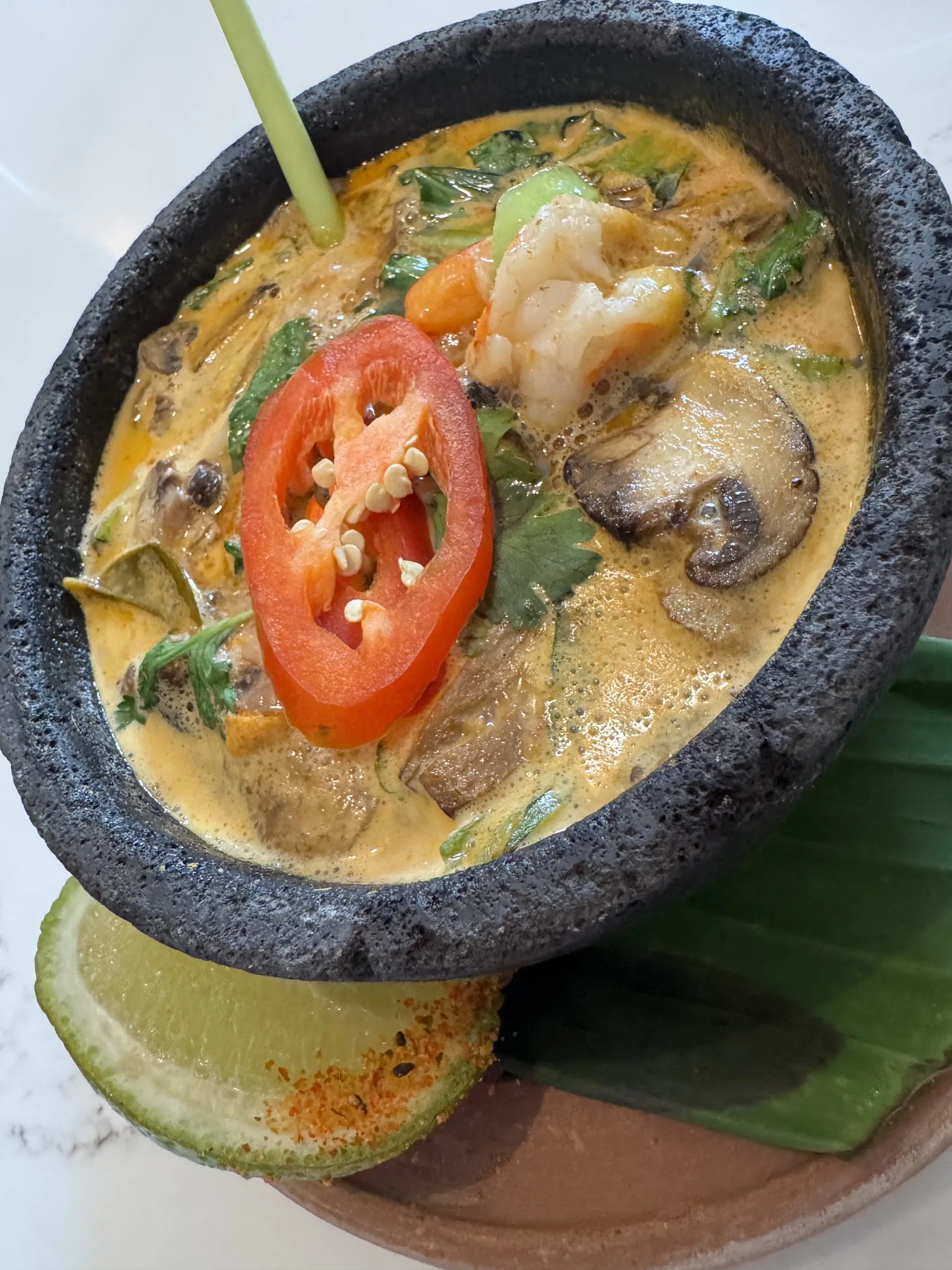 Manaw - green curry in a stone bowl