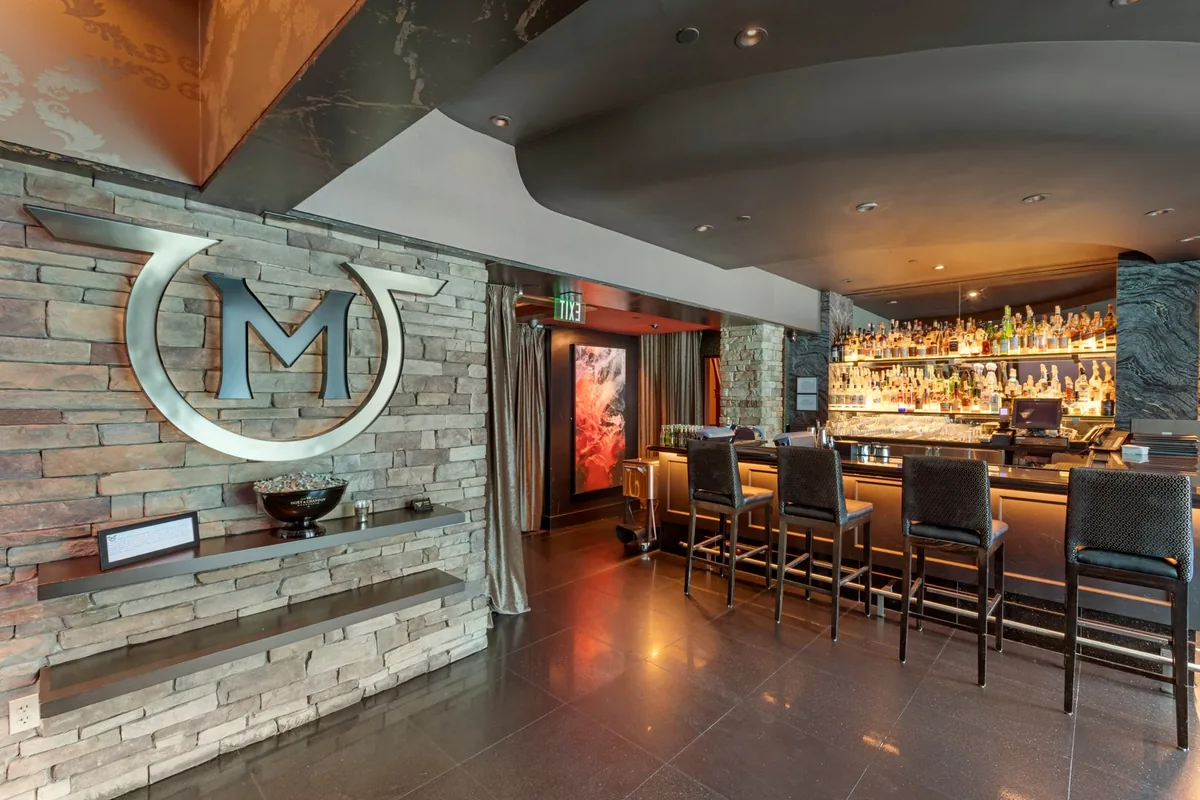 Mastro's Steakhouse Beverly Hills - mastros bh bar front of house
