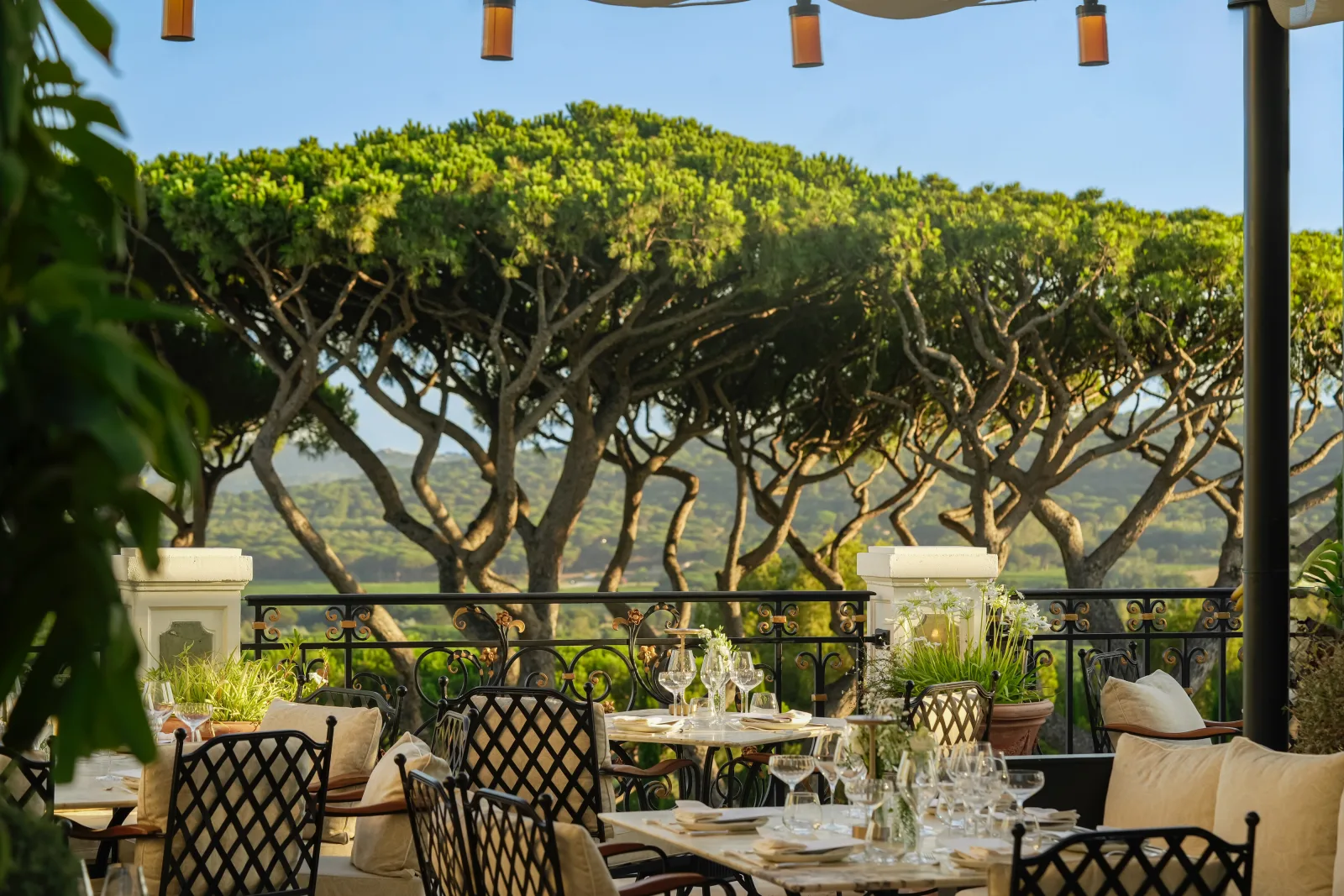 Matsuhisa Saint-Tropez - terrace umbrella pines bay