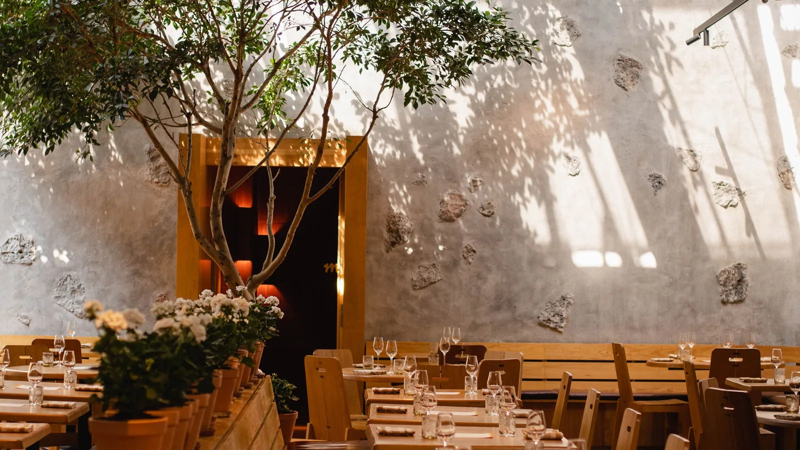 Maximo Bistrot - atrium dining room