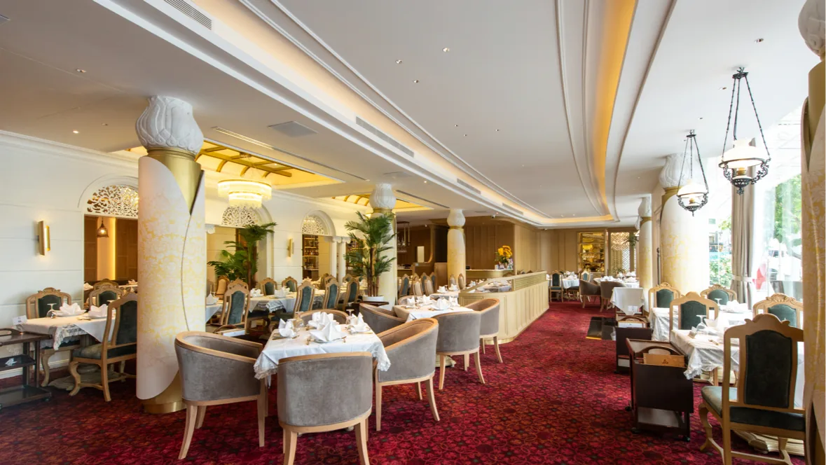 Methavalai Sorndaeng - interior dining room columns