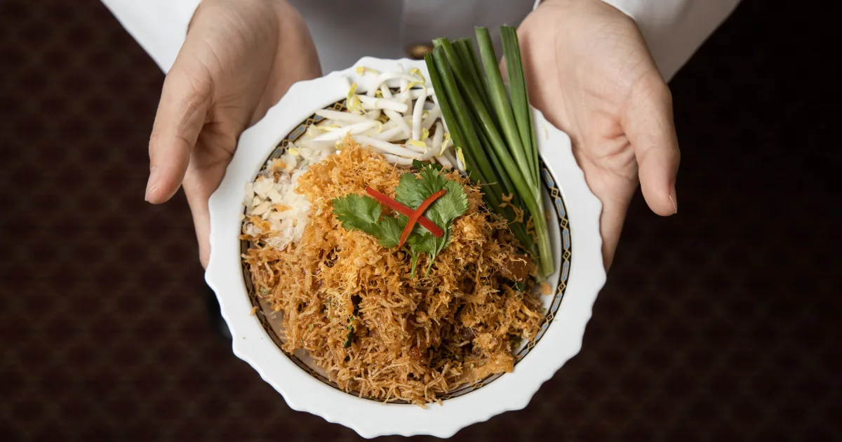 Methavalai Sorndaeng - food mee krob