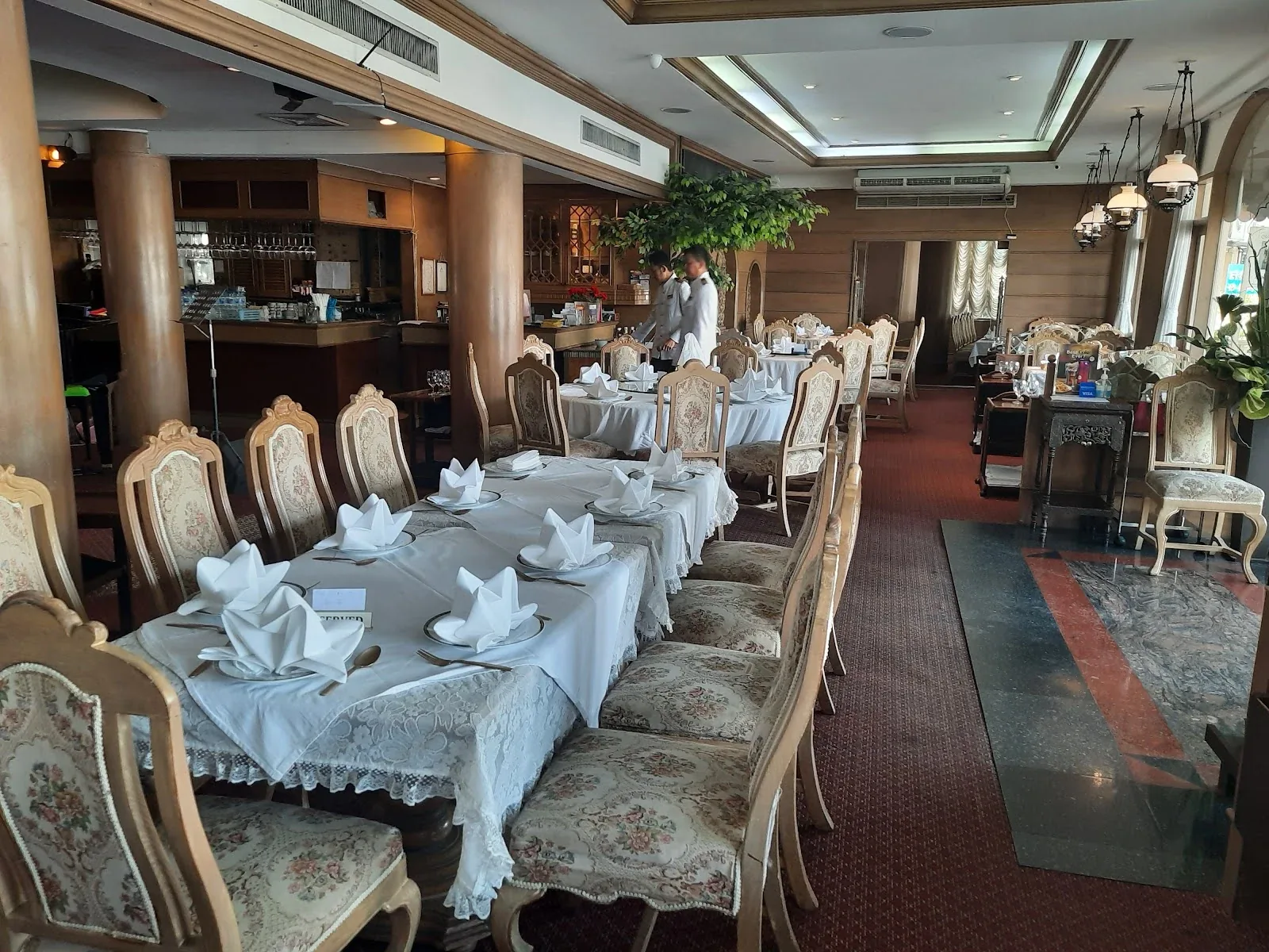 Methavalai Sorndaeng - add grand banquet long table setting