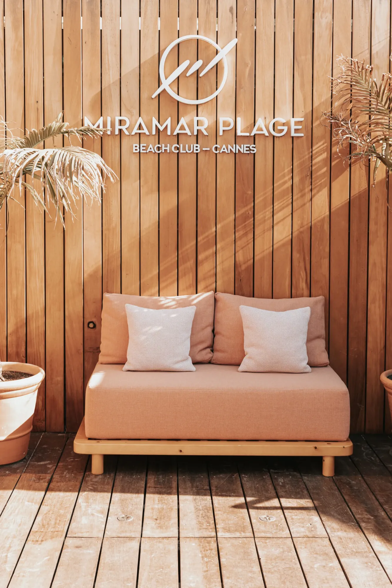 Miramar Plage - branded daybed