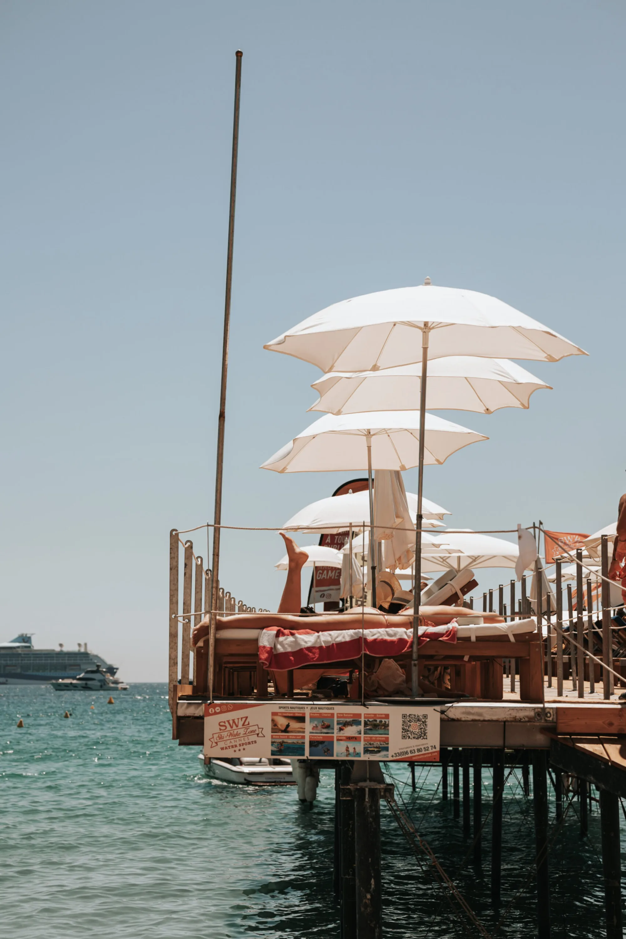 Miramar Plage - pier over water