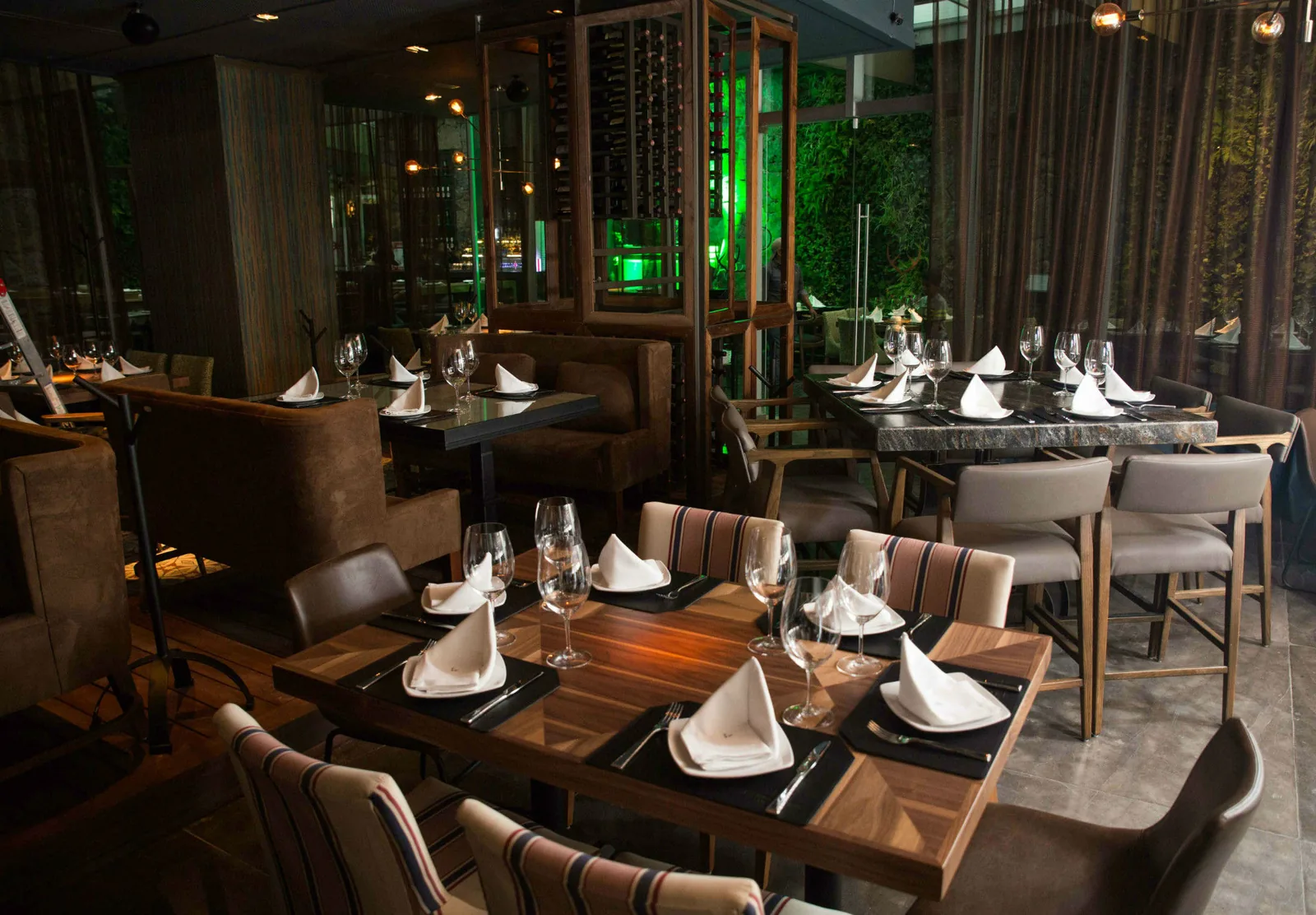 Mochomos - main dining room set tables