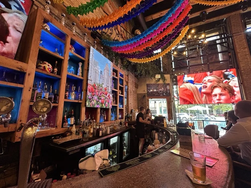 Moe's Cantina River North, restaurants in Chicago 4