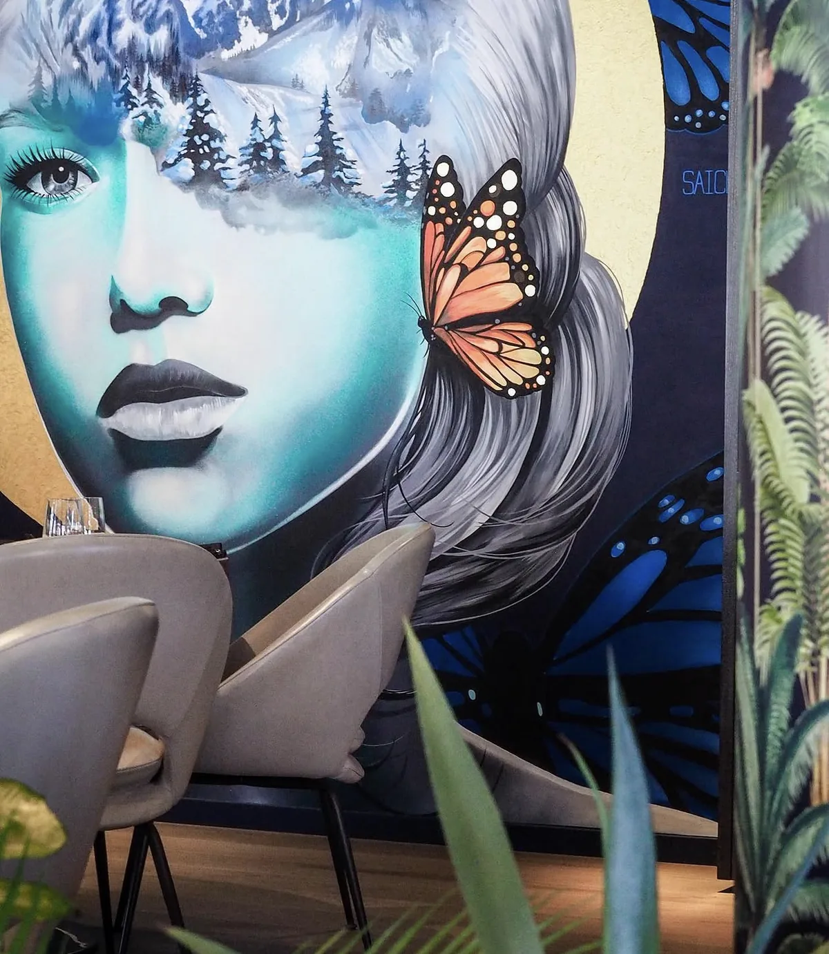 Monarca - jungle mural