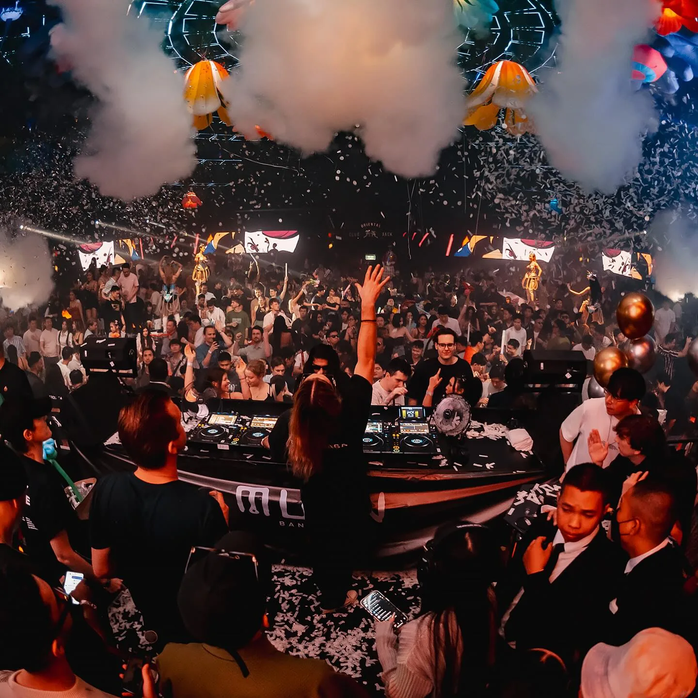 Muin - anniversary night crowd