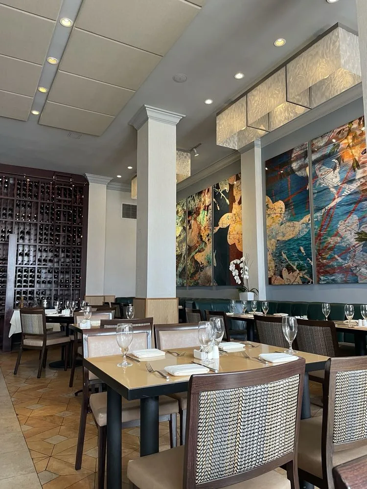 Nine-Ten - dining room second angle