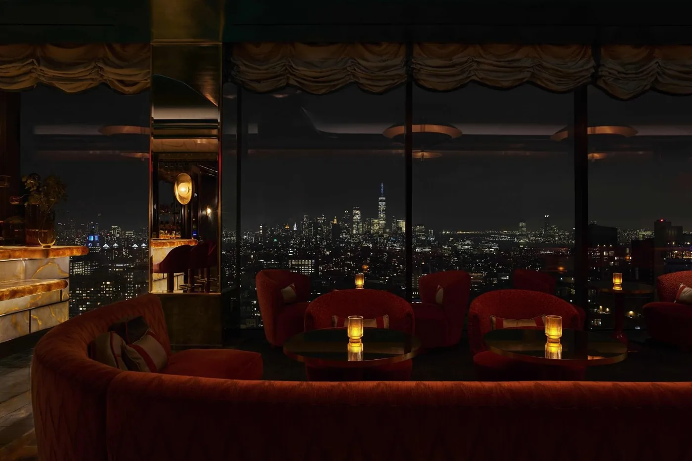 Nubeluz - banquette lounge night skyline
