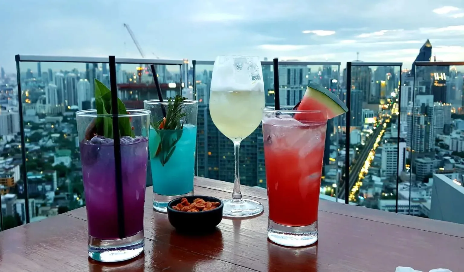 Octave Rooftop Lounge - cocktails skyline
