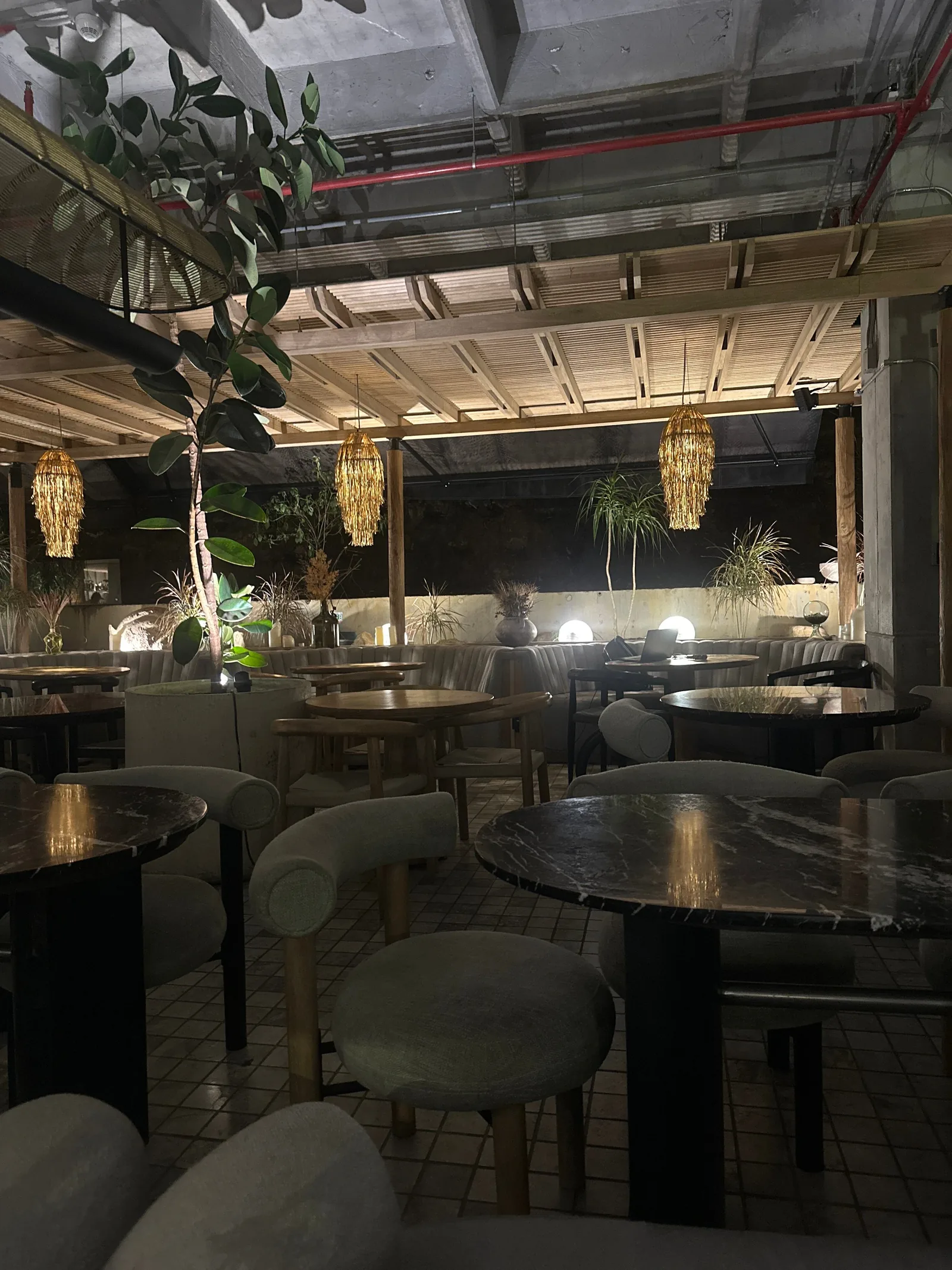 Oni Nikkei - interior