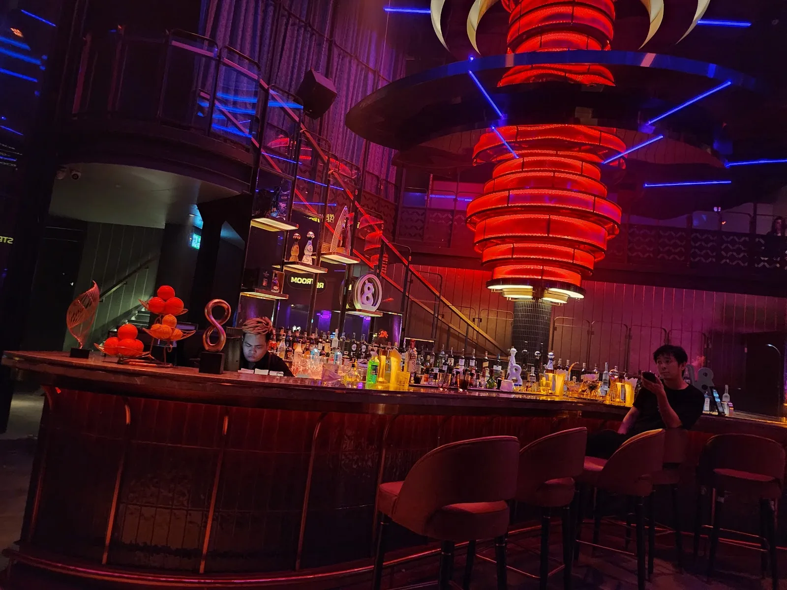 Onyx - add signature red spiral tiered tower bar