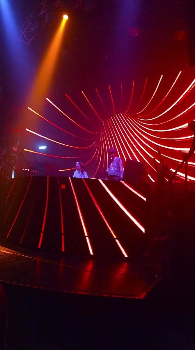 Onyx - fix concentric red laser lines fanning over the dj booth signature lighting minimal crowd